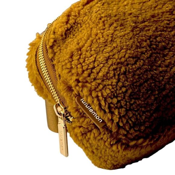 🤎 LULULEMON FLLECE Everywhere Belt Bag in Burnt Caramel |  1 Liter  NWT - Picture 5 of 9